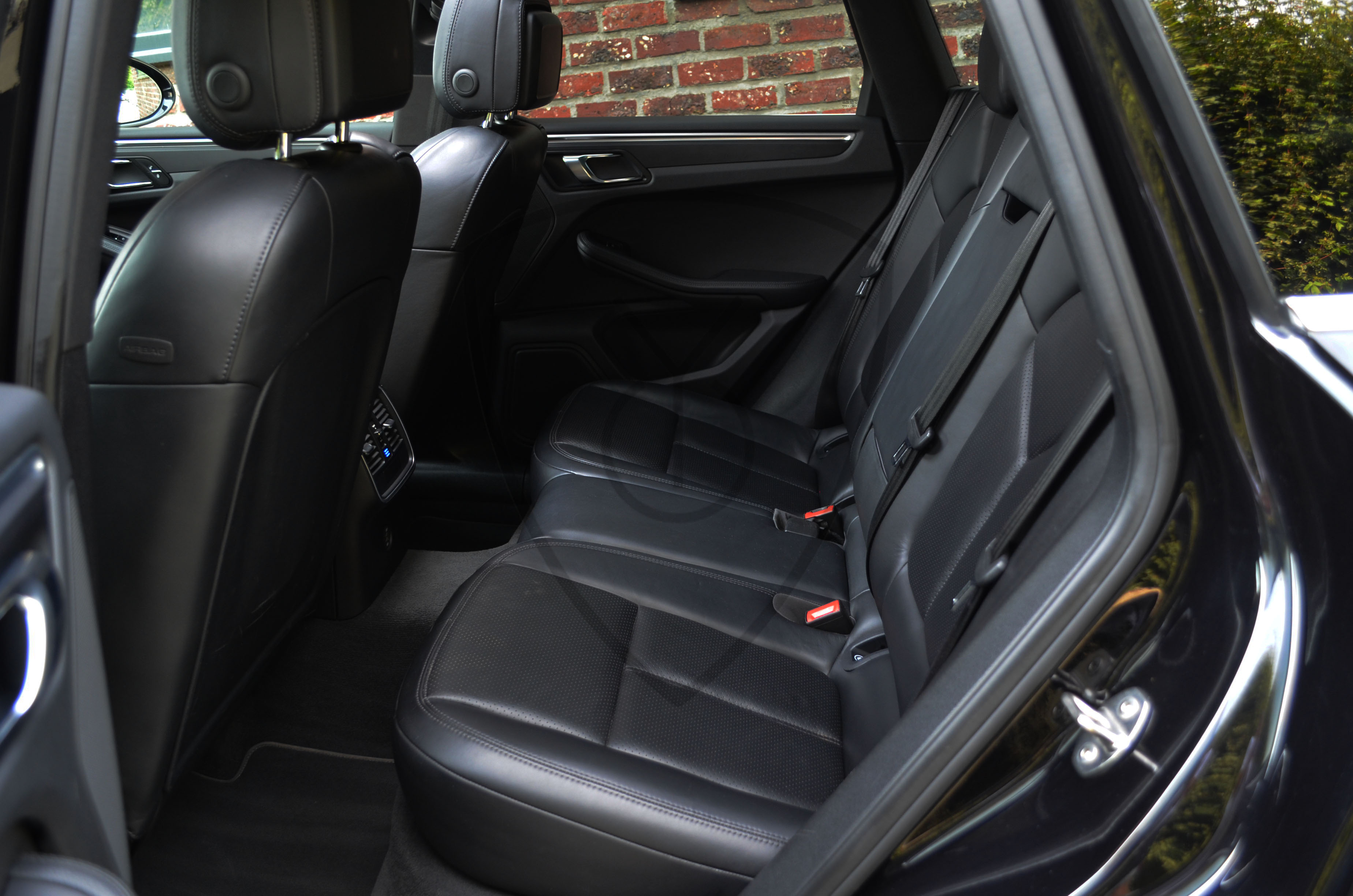 PORSCHE MACAN — image 5
